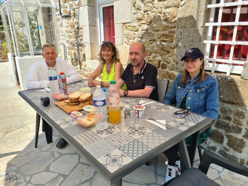 Samedi - Pause Déjeuner en terrasse.